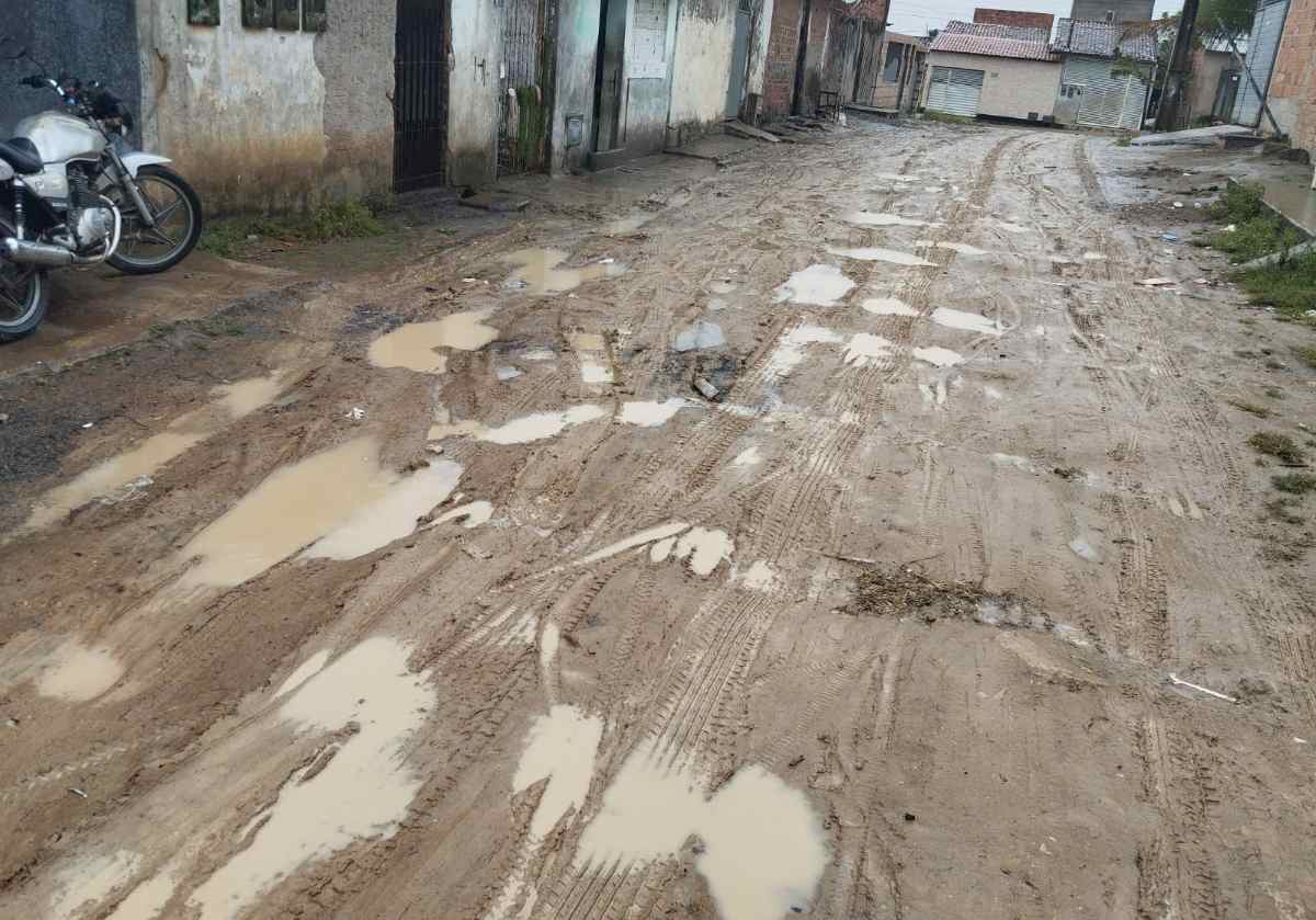 Rua Paulo VI no bairro Subaé