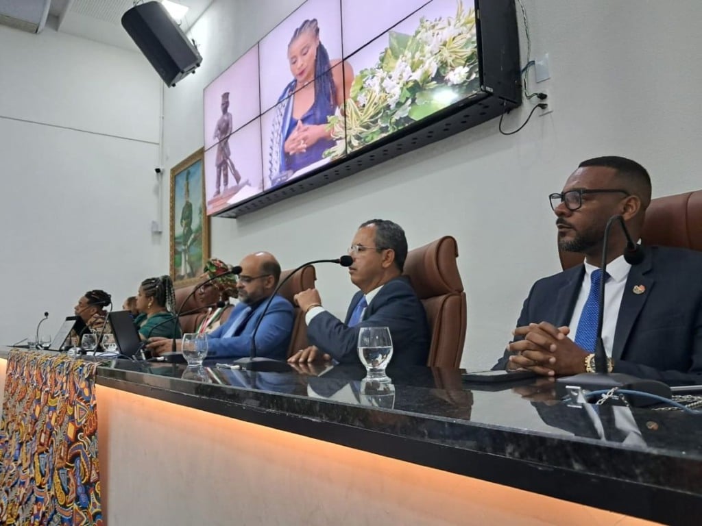 Sessão na Câmara homenageia lideranças engajadas na luta contra o racismo e a exclusão social