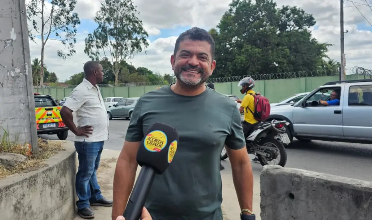 Trânsito da índia em Feira de Santana: tráfego segue caótico no entorno do viaduto da Senador