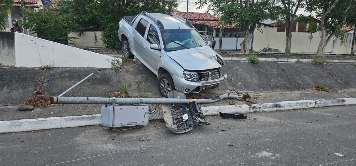 Acidente na Avenida José Falcão da Silva