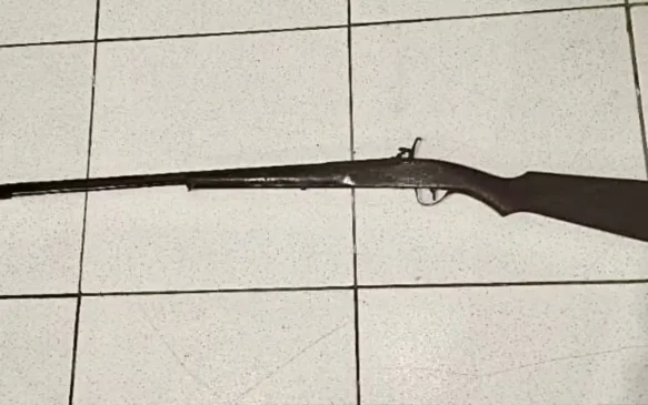 Homem é preso suspeito de ameaçar filha após sumiço de R$ 30