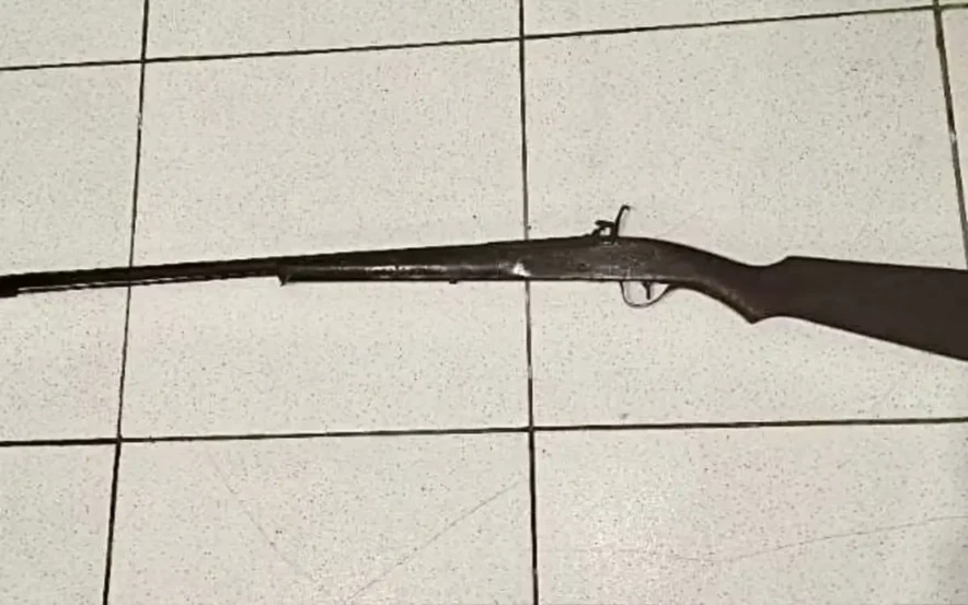 Homem é preso suspeito de ameaçar filha após sumiço de R$ 30