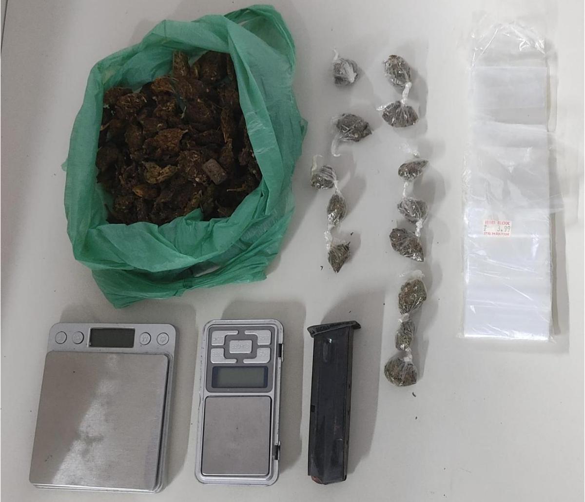 PM apreende drogas no bairro Conceição em Feira de Santana