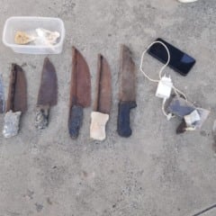 Ação da Polícia Civil cumpre mandados contra lideranças criminosas em Feira de Santana e isola alvo em presídio de segurança máxima