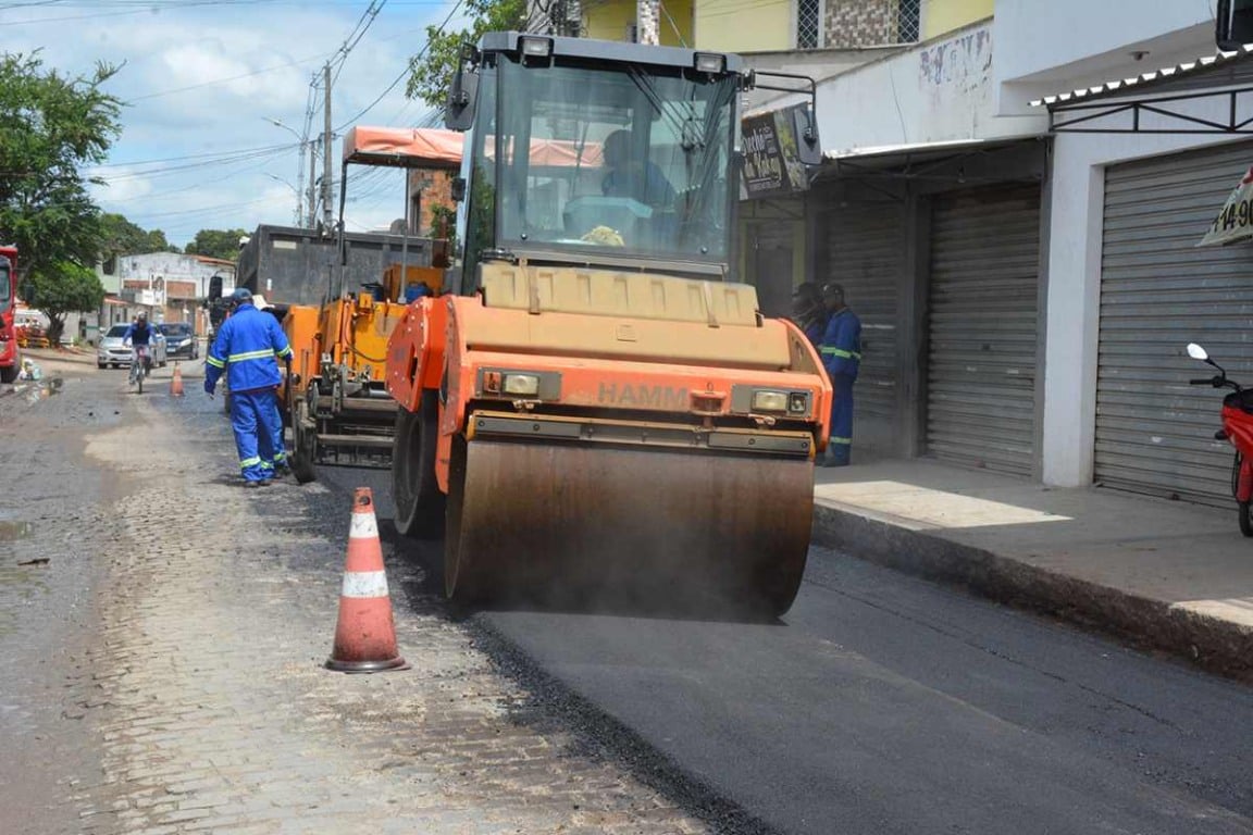 Prefeitura inicia pavimentação asfáltica da rua Primavera, em trecho que liga os bairros Pampalona e Asa Branca