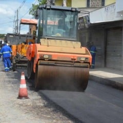 Prefeitura inicia pavimentação asfáltica da rua Primavera, em trecho que liga os bairros Pampalona e Asa Branca