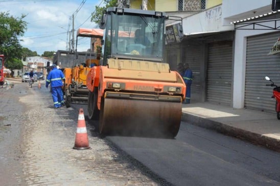 Prefeitura inicia pavimentação asfáltica da rua Primavera, em trecho que liga os bairros Pampalona e Asa Branca