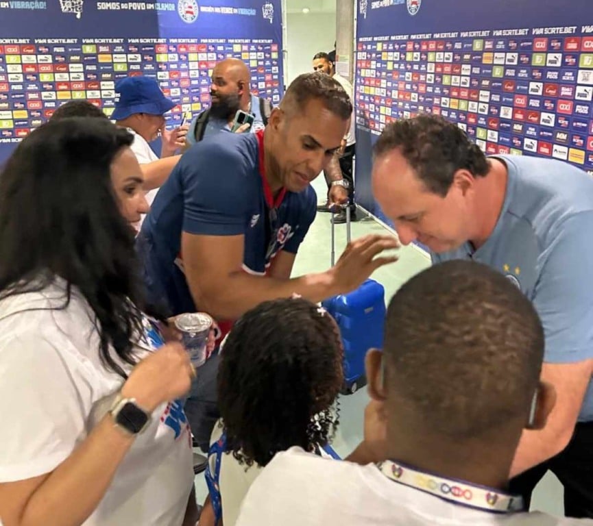 Embaixada Tricolor BBMB leva assistidos pela Apae para assistir Bahia x Bragantino na Arena Fonte Nova