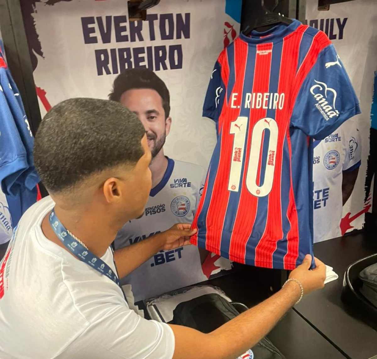 Embaixada Tricolor BBMB leva assistidos pela Apae para assistir Bahia x Bragantino na Arena Fonte Nova  Embaixada Tricolor BBMB leva assistidos pela Apae para assistir Bahia x Bragantino na Arena Fonte Nova