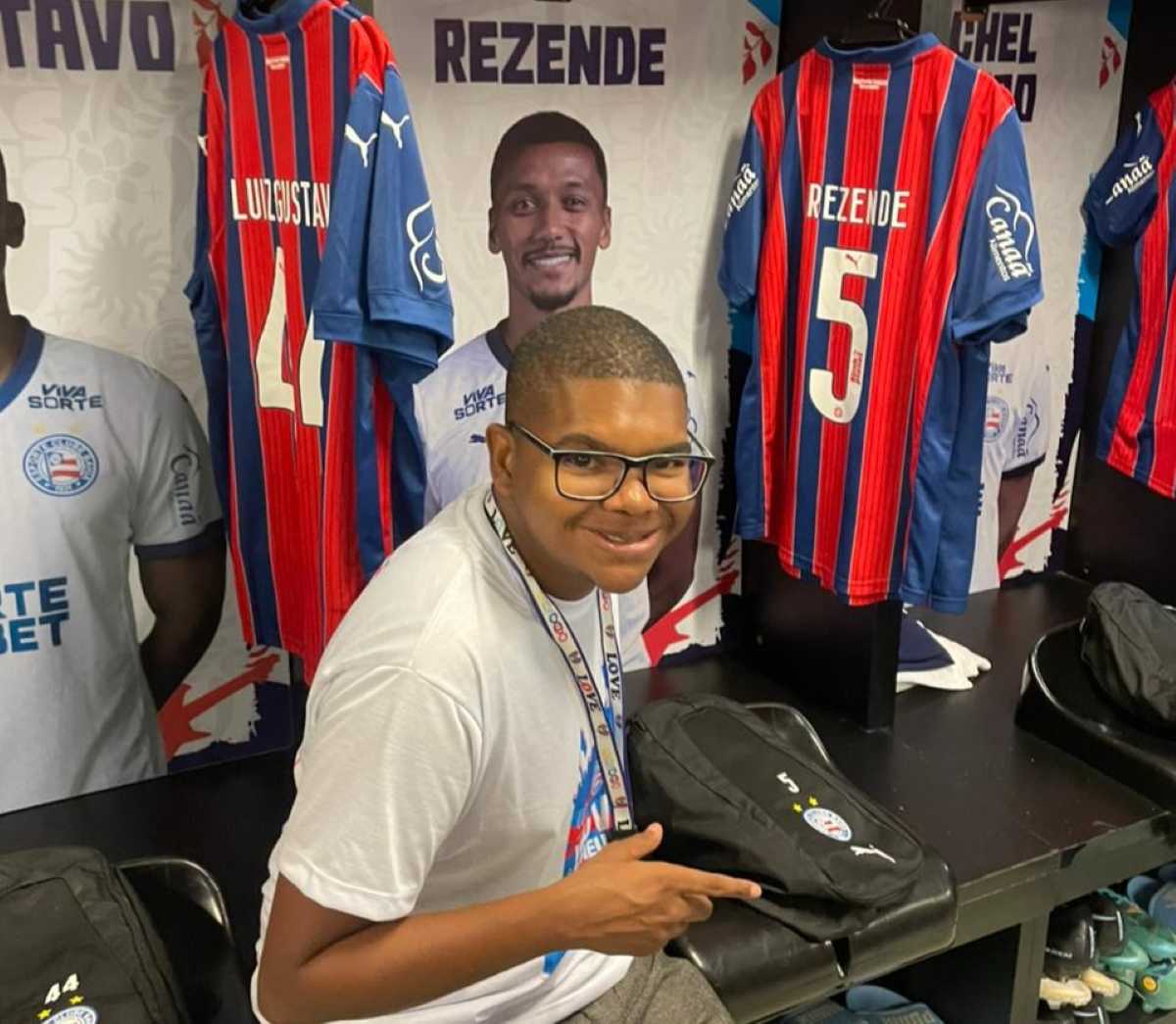 Embaixada Tricolor BBMB leva assistidos pela Apae para assistir Bahia x Bragantino na Arena Fonte Nova  Embaixada Tricolor BBMB leva assistidos pela Apae para assistir Bahia x Bragantino na Arena Fonte Nova