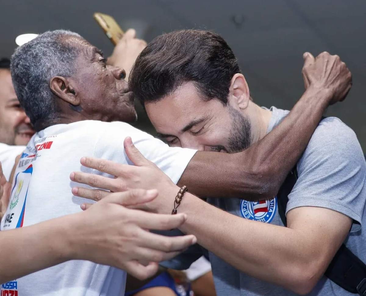Embaixada Tricolor BBMB leva assistidos pela Apae para assistir Bahia x Bragantino na Arena Fonte Nova  Embaixada Tricolor BBMB leva assistidos pela Apae para assistir Bahia x Bragantino na Arena Fonte Nova
