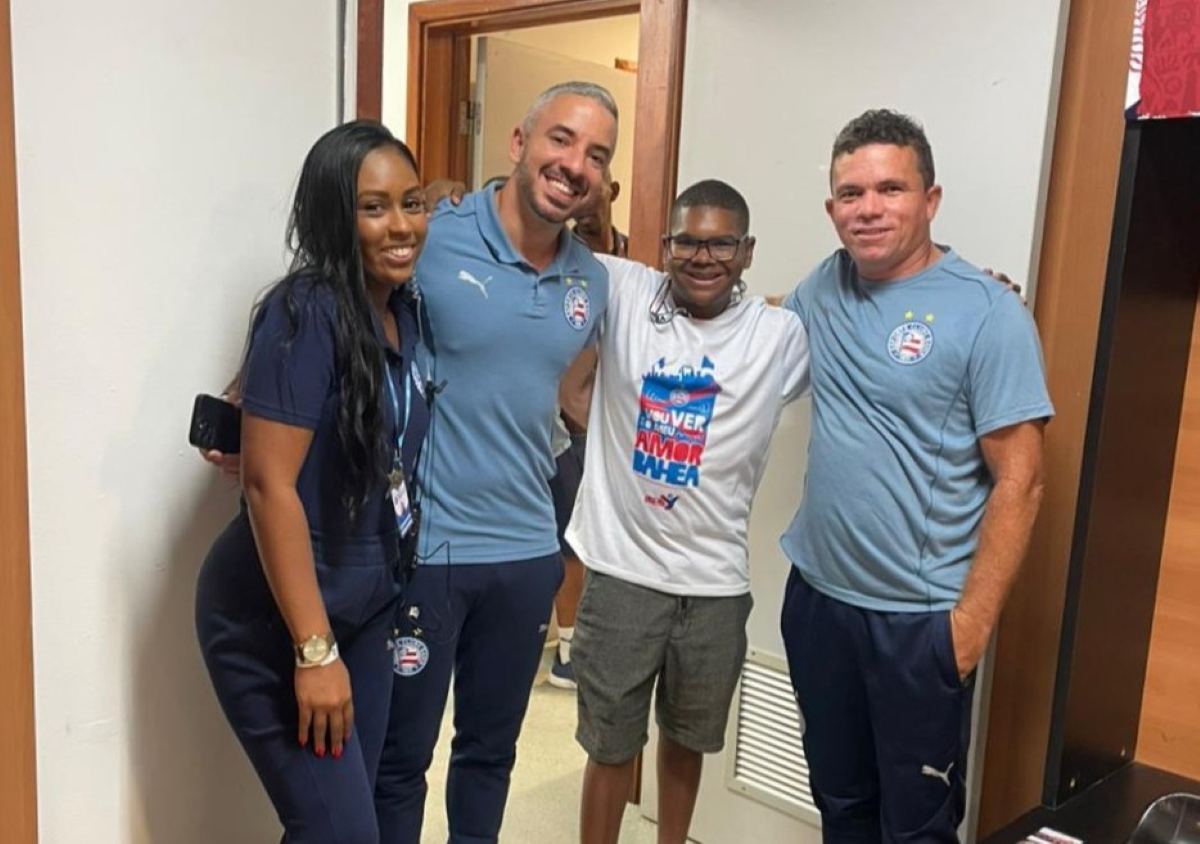 Embaixada Tricolor BBMB leva assistidos pela Apae para assistir Bahia x Bragantino na Arena Fonte Nova  Embaixada Tricolor BBMB leva assistidos pela Apae para assistir Bahia x Bragantino na Arena Fonte Nova