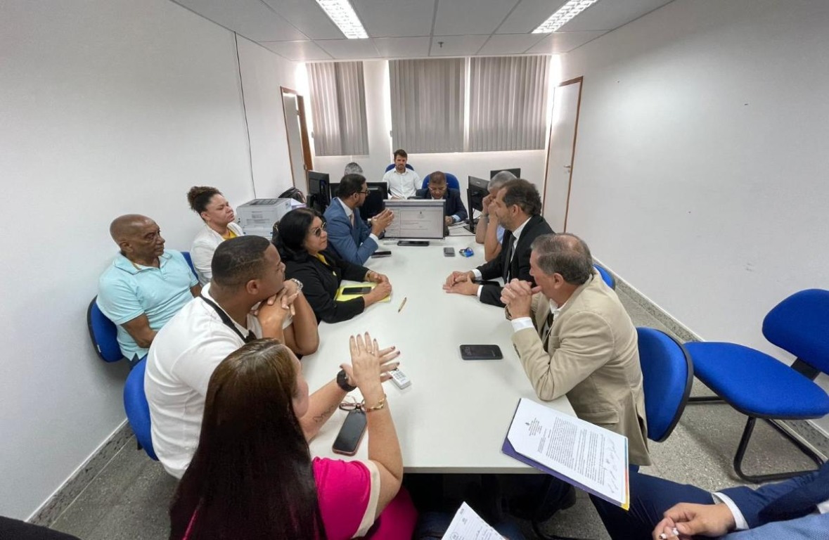 Audiência sobre corte de salários de professores é encerrada sem acordo em Feira de Santana
