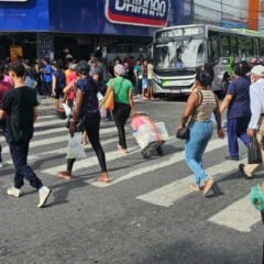 Descontos da Black Friday atraem consumidores para o centro de Feira de Santana