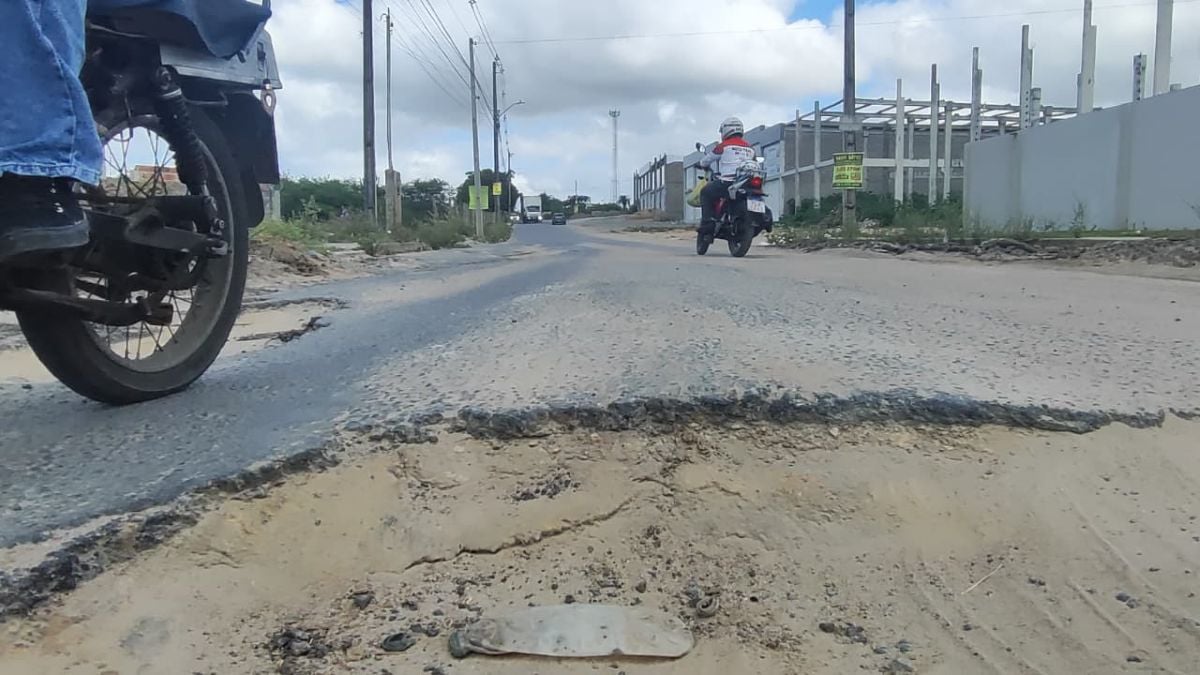 buracos na antiga estrada