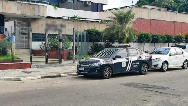 Draco cumpre mandados e apreende documentos na residência de cartorária afastada em Feira de Santana