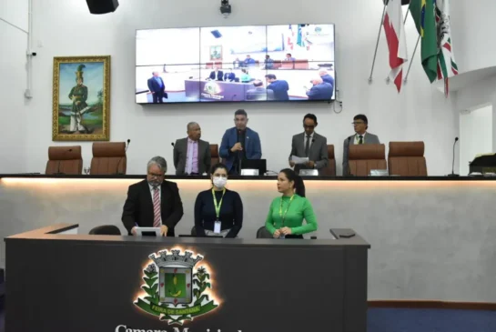 Câmara de Feira de Santana promulga lei que corrige defasagem salarial de servidores efetivos