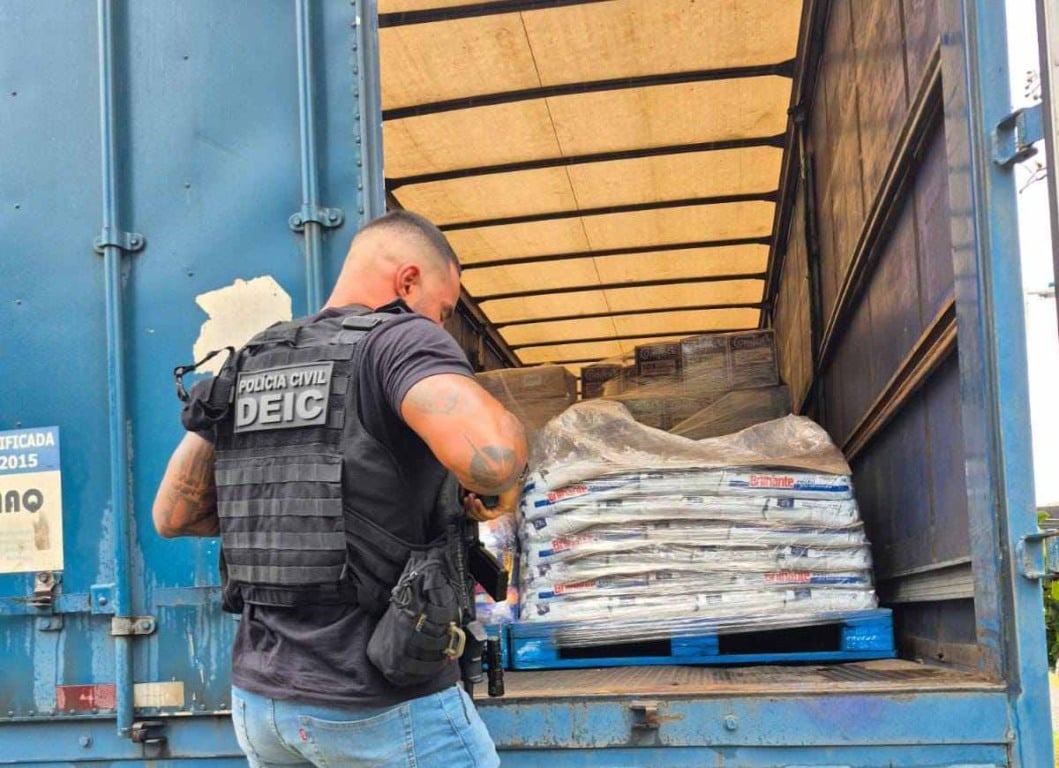 Carga de produtos de limpeza avaliada em R$ 200 mil é recuperada após assalto em Salvador