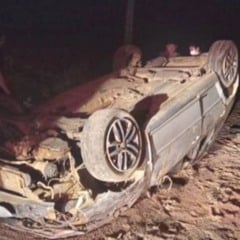 Dois homens morrem após carro colidir com boi na BR-122 em Guanambi