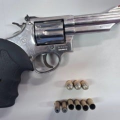 Polícia localiza em Alagoas, homem apontado como chefe de facção com atuação em Serrinha e Barrocas; suspeito morreu em confronto