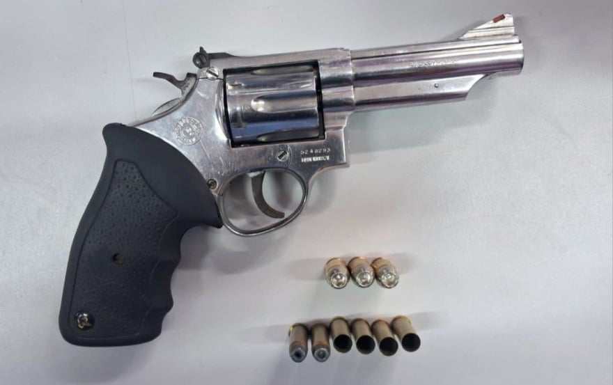 Polícia localiza em Alagoas, homem apontado como chefe de facção com atuação em Serrinha e Barrocas; suspeito morreu em confronto