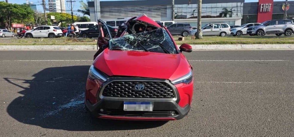 Passageiro morre após colisão entre veículo e ônibus em cruzamento de Feira de Santana