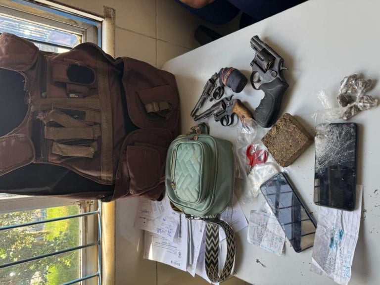 Confronto com a PM deixa dois mortos em Conceição da Feira; armas e drogas foram apreendidas