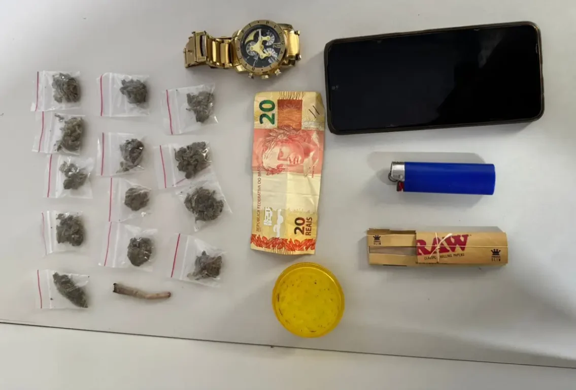 Nova abordagem do 25º BPM termina com prisão em flagrante por tráfico de drogas no bairro Papagaio