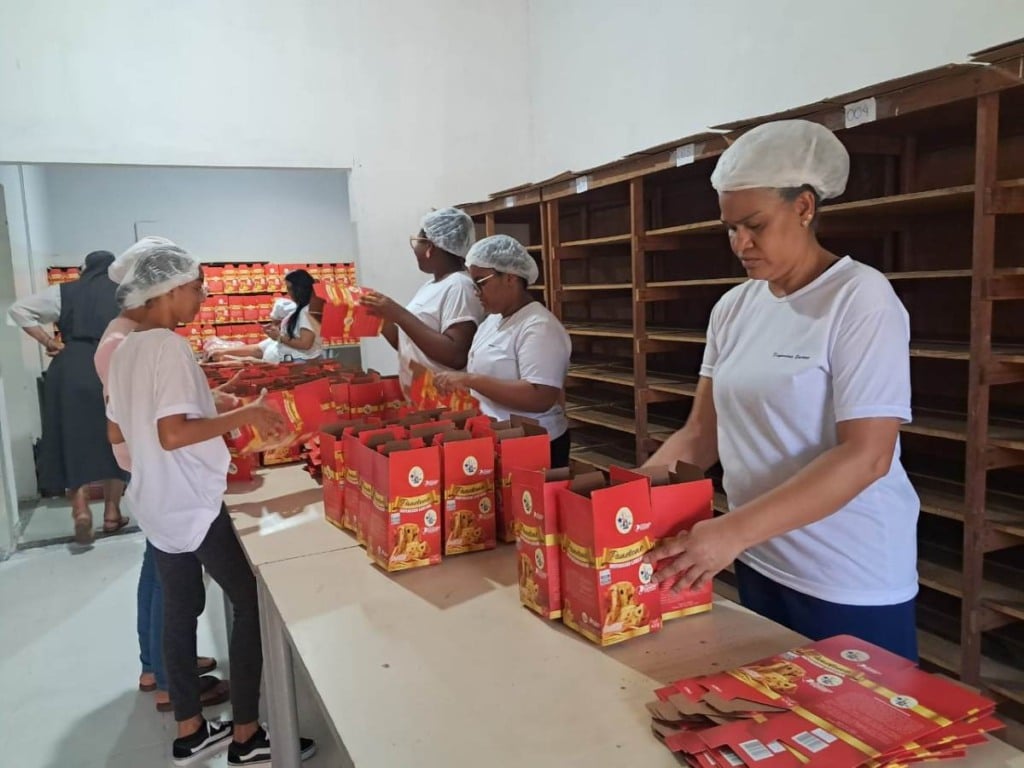 Dispensário Santana reforça tradição de mais de 20 anos com produção de panetones natalinos Dispensário Santana reforça tradição de mais de 20 anos com produção de panetones natalinos