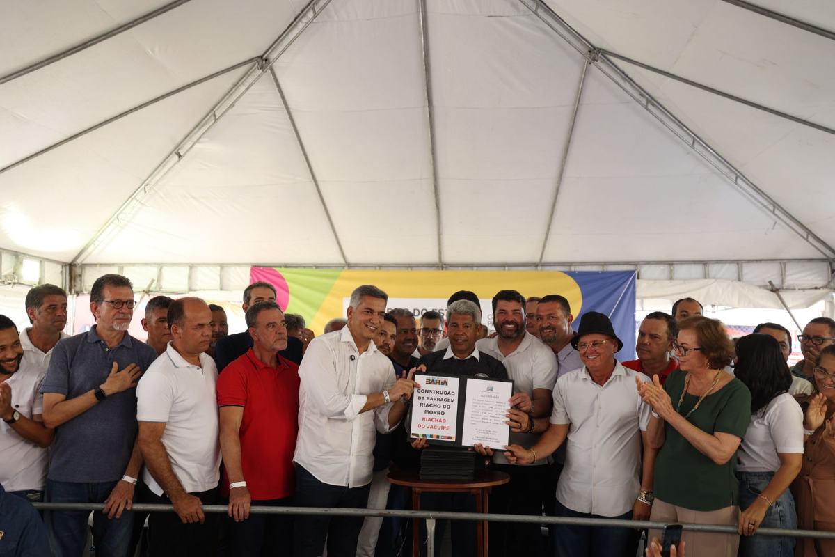Durante inauguração de obras, governador da Bahia recebe título de cidadão Jacuipense