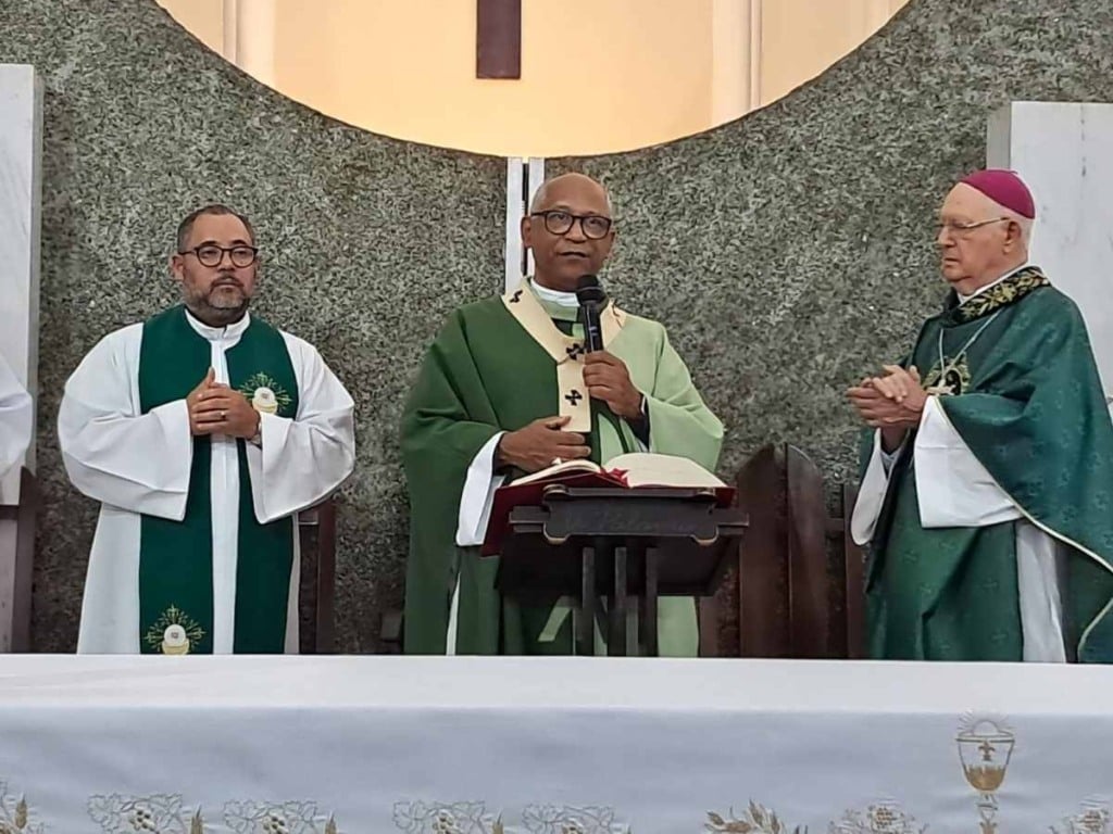 Dom Itamar Vian é homenageado pela Academia Feirense de Letras durante missa no Santuário Senhor dos Passos