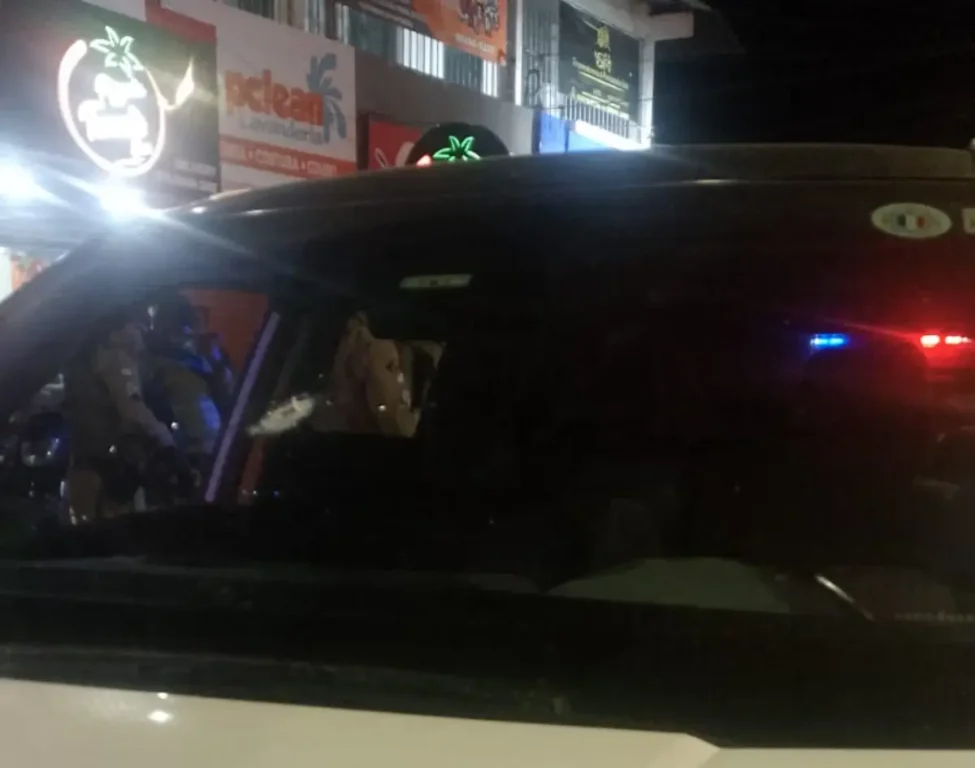 mulher baleada na Artêmia