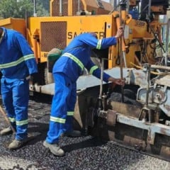 Obra asfáltica é iniciada na rua Olney São Paulo; prefeito anuncia investimento de R$ 150 milhões em pavimentação até 2027