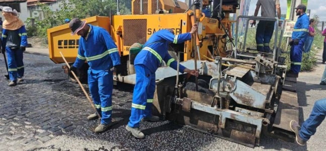 Obra asfáltica é iniciada na rua Olney São Paulo; prefeito anuncia investimento de R$ 150 milhões em pavimentação até 2027