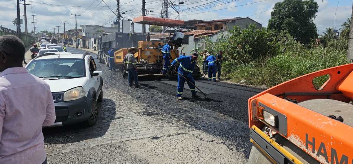 Obra asfáltica é iniciada na rua Olney São Paulo; prefeito anuncia investimento de R$ 150 milhões em pavimentação até 2027