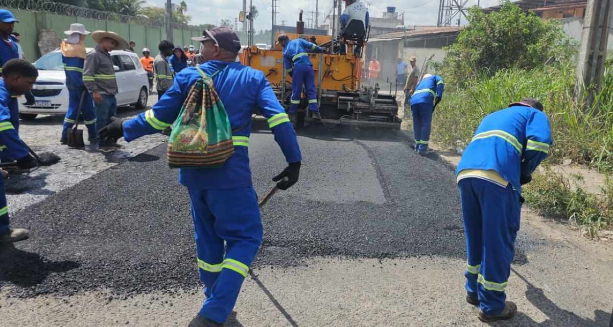 Obra asfáltica é iniciada na rua Olney São Paulo; prefeito anuncia investimento de R$ 150 milhões em pavimentação até 2027
