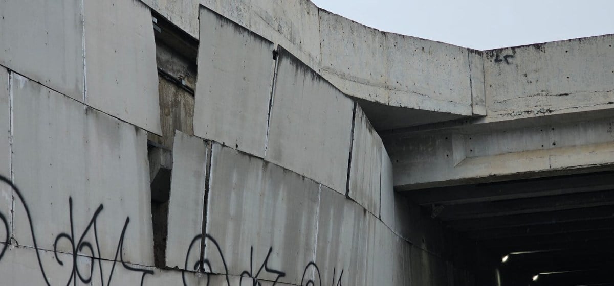 Túnel da Avenida Maria Quitéria é parcialmente interditado após placas internas se soltarem