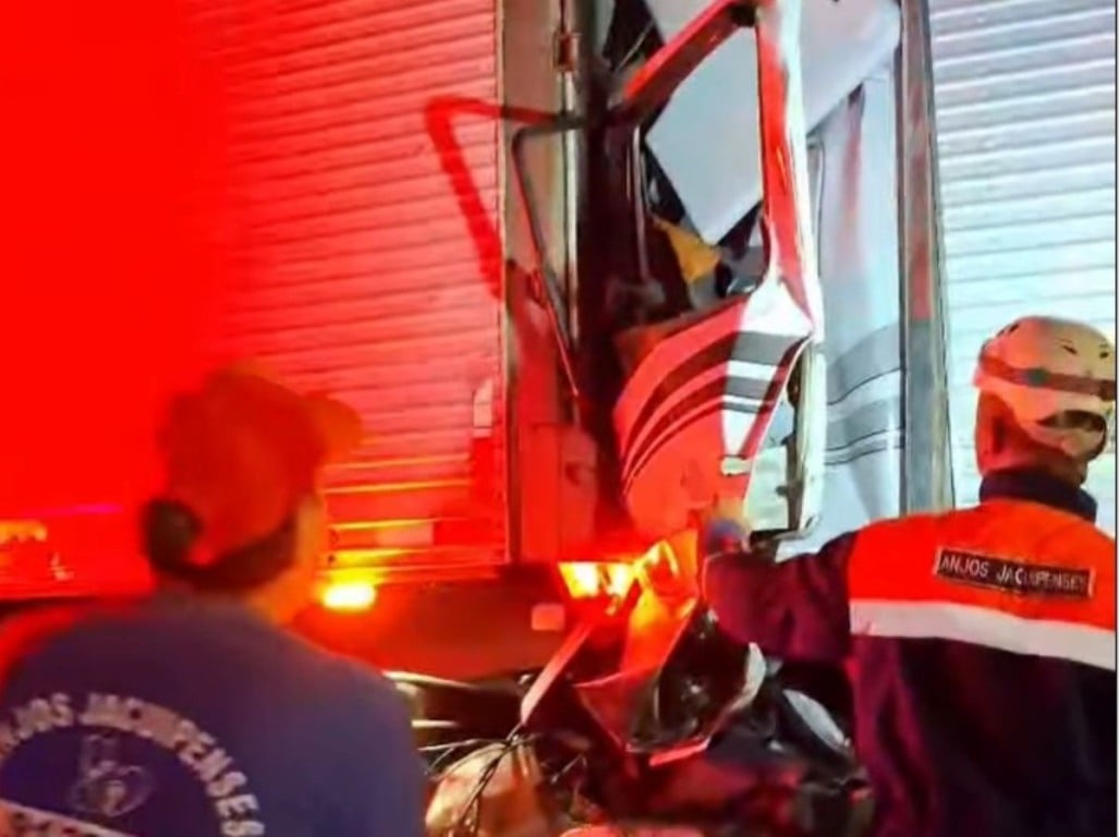 resgate anjos jacuipenses em tanquinho - br 324 colisão entre carretas