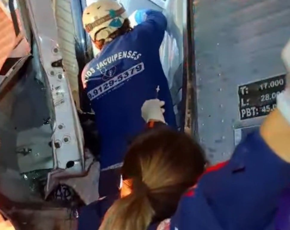 resgate anjos jacuipenses em tanquinho - br 324 colisão entre carretas