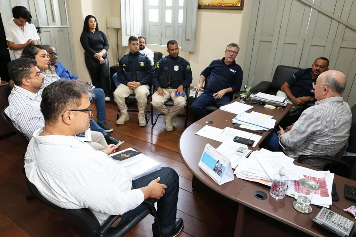 Prefeitura, Dnit e PRF discutem mobilidade urbana no Anel de Contorno, em Feira de Santana