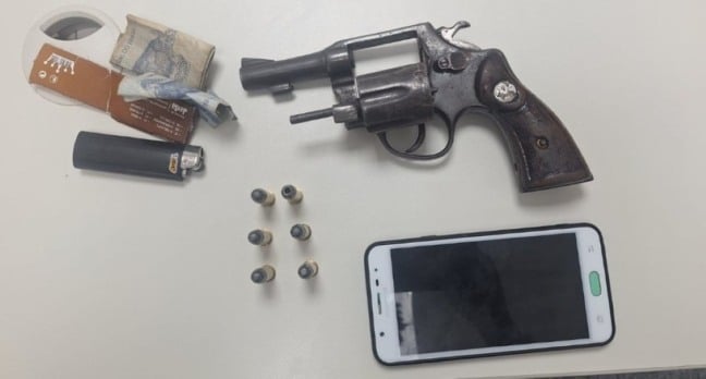 Suspeito de cometer assaltos na região do conjunto Feira VI é localizado pela Polícia Militar