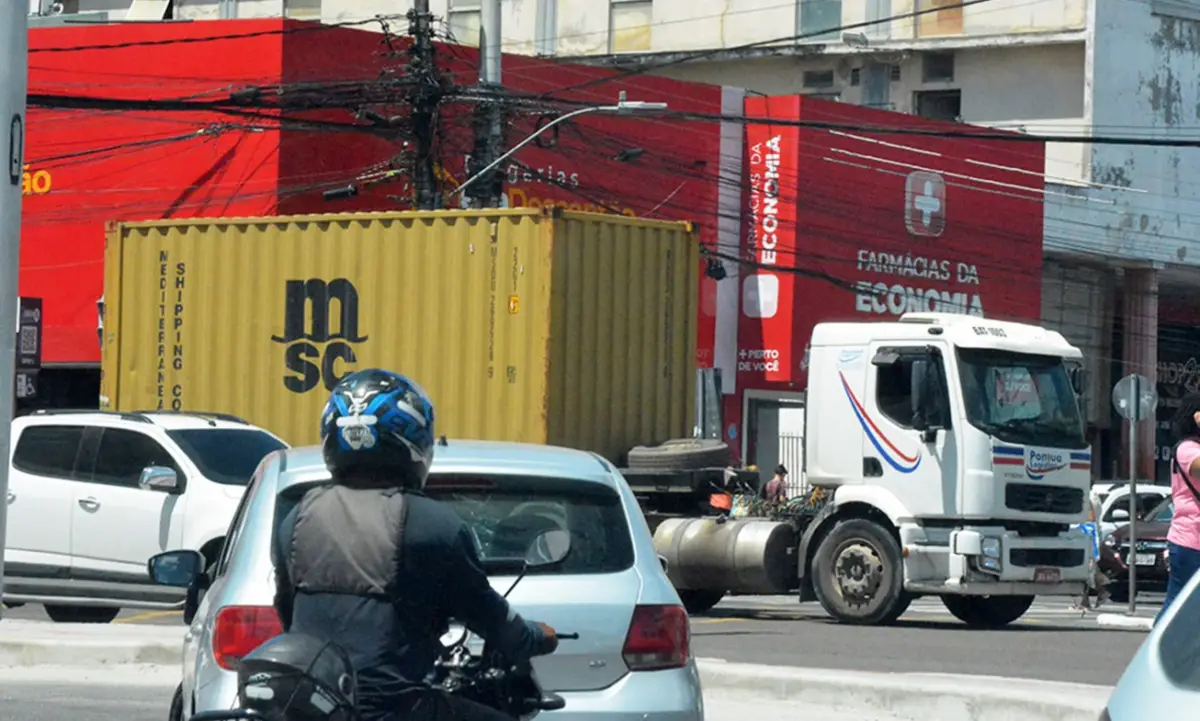 circulação de veículos de carga, de tratores e de tração animal