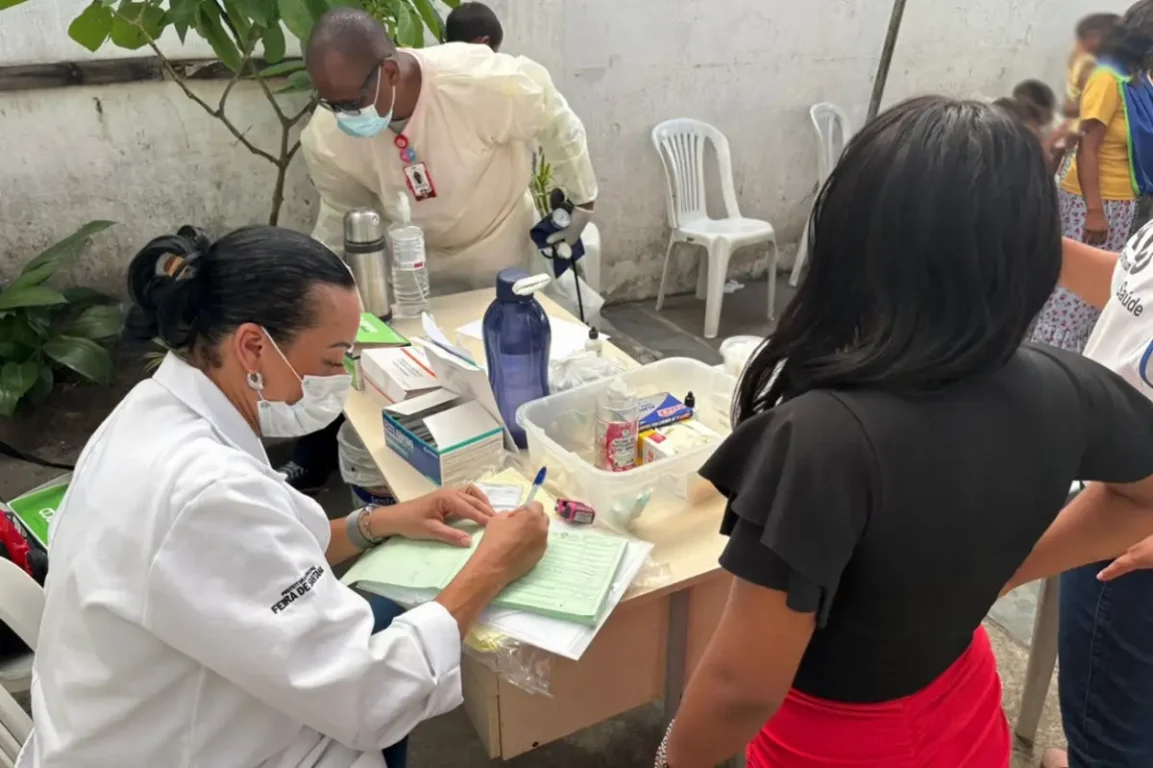 Venezuelanos retornam a Feira de Santana; prefeitura presta serviço de saúde às famílias