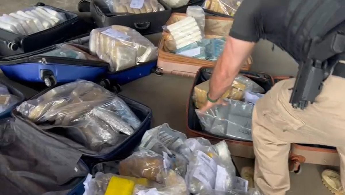 Cerca de 335 quilos de drogas apreendidas pela polícia são incineradas em Vitória da Conquista Cerca de 335 quilos de drogas apreendidas pela polícia são incineradas em Vitória da Conquista