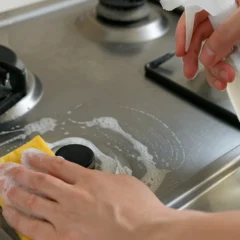 6 truques caseiros para desengordurar o fogão sem estragar o acabamento