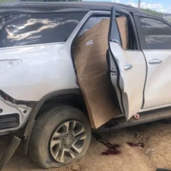 Duas pessoas morrem ap&oacute;s batida entre caminh&atilde;o e caminhonete na BR-030, em Caetit&eacute;