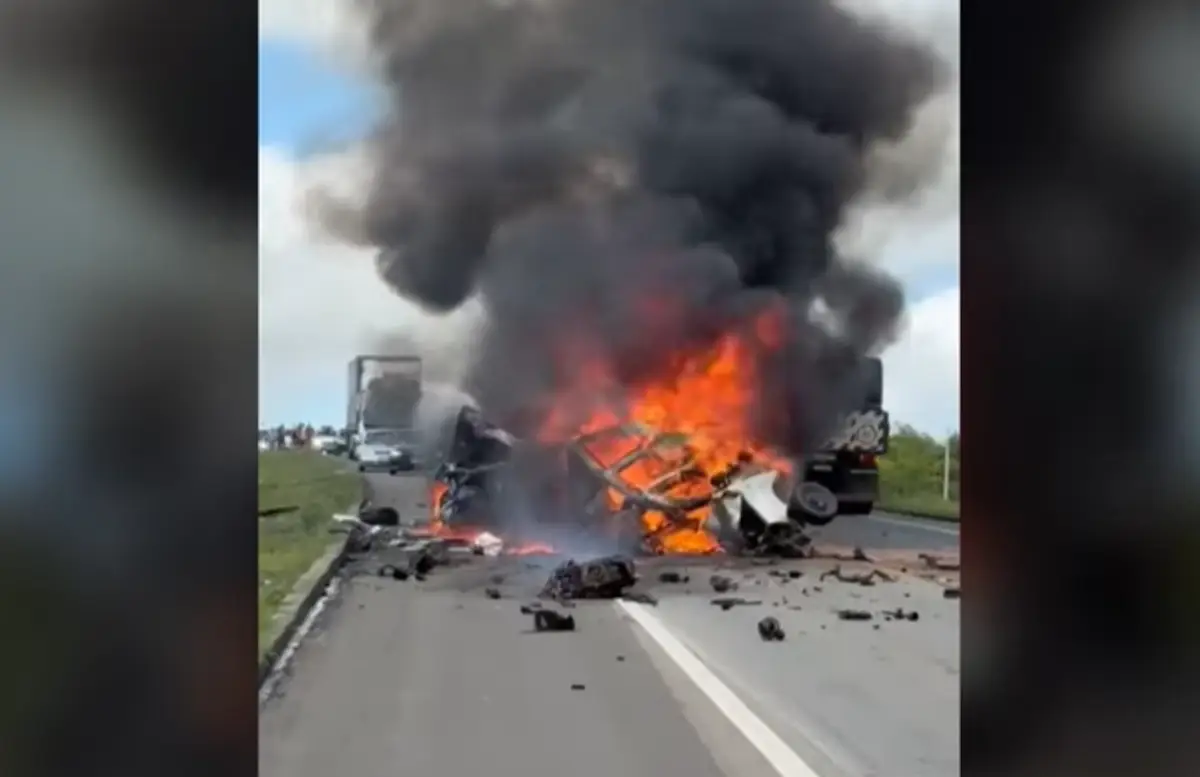 Colisão entre veículos deixa nove mortos na BR-101, no Sul da Bahia