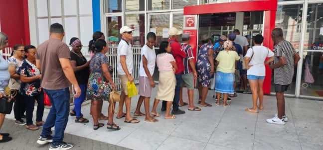 Aposentados e pensionistas na fila para pagamento do INSS | Foto: Paulo José/ Acorda Cidade