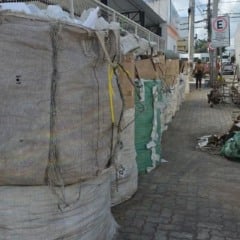 Bag sacolas plásticas material reciclável Rua Barão de Cotegipe
