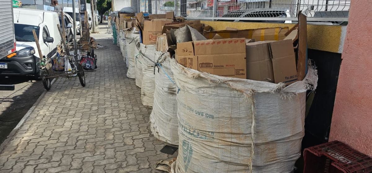 Bag sacolas plásticas material reciclável Rua Barão de Cotegipe
